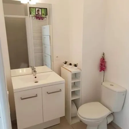 Cozy Apartment Paris 5 Min Metro Apartment *